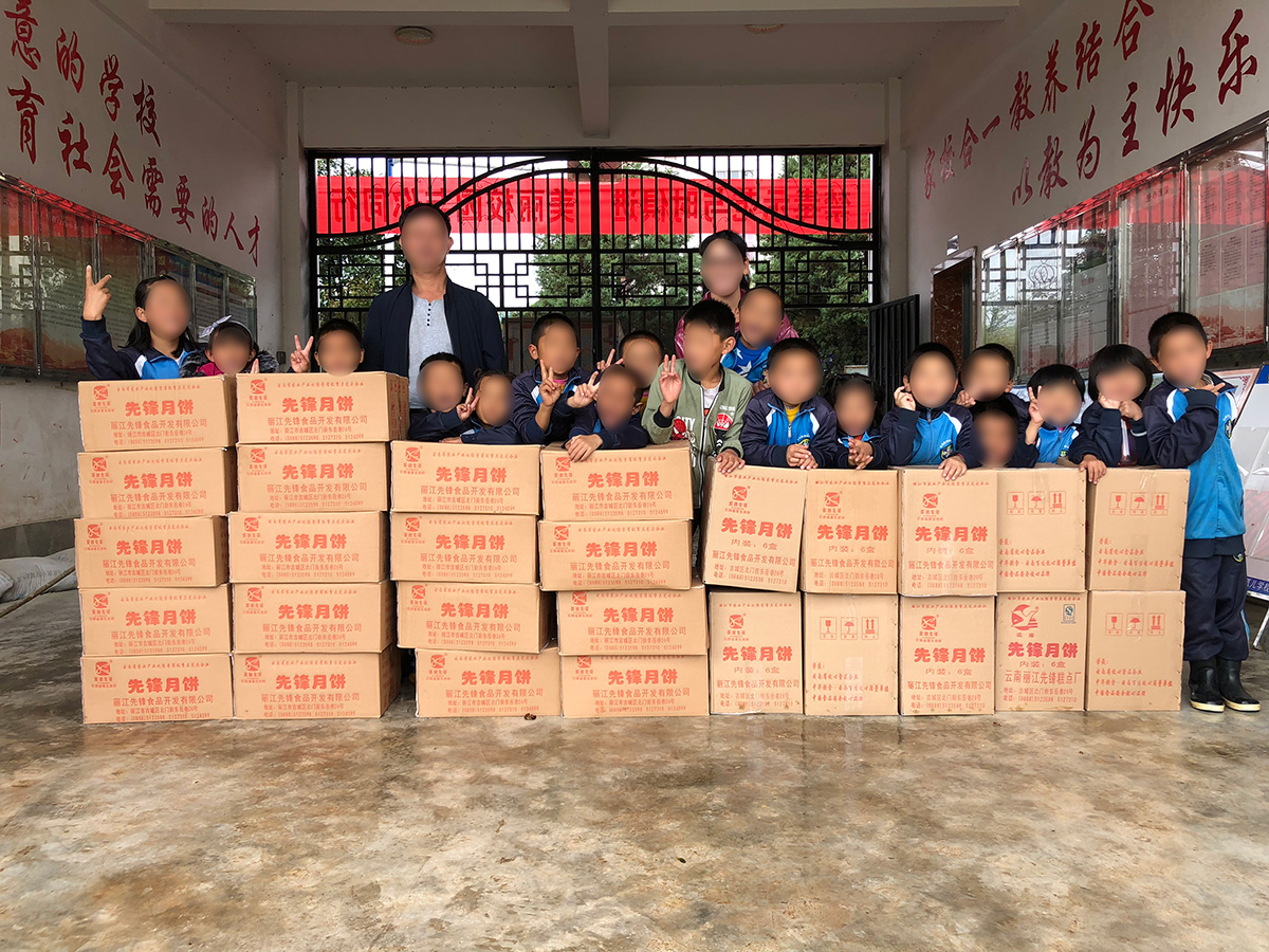 慰問福利院、聾啞學校