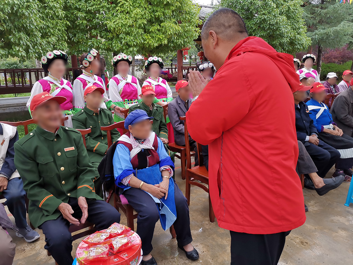 慰問福利院、聾啞學校